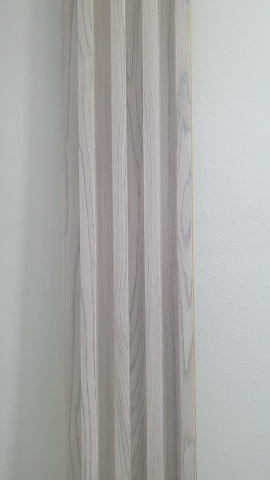 Riflaj Decorativ Alb cu nervuri naturale gri pentru Exterior si Interior, WPC Compozit Durabil, 2.8m lungime